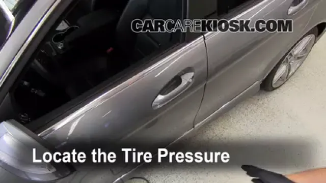 2009 Mercedes-Benz C300 Sport 3.0L V6 Neumáticos y ruedas Controlar presión de neumáticos